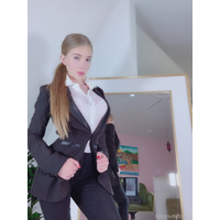 coconutkitty-31-08-2019-10288365-Storyline today. You re looking to hire a new assista-Q060AEEA.jpg